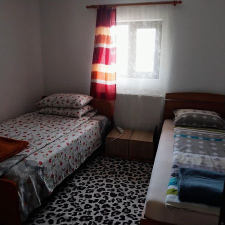 Casa Andreea Hotel Novaci-Străini Екстериор снимка