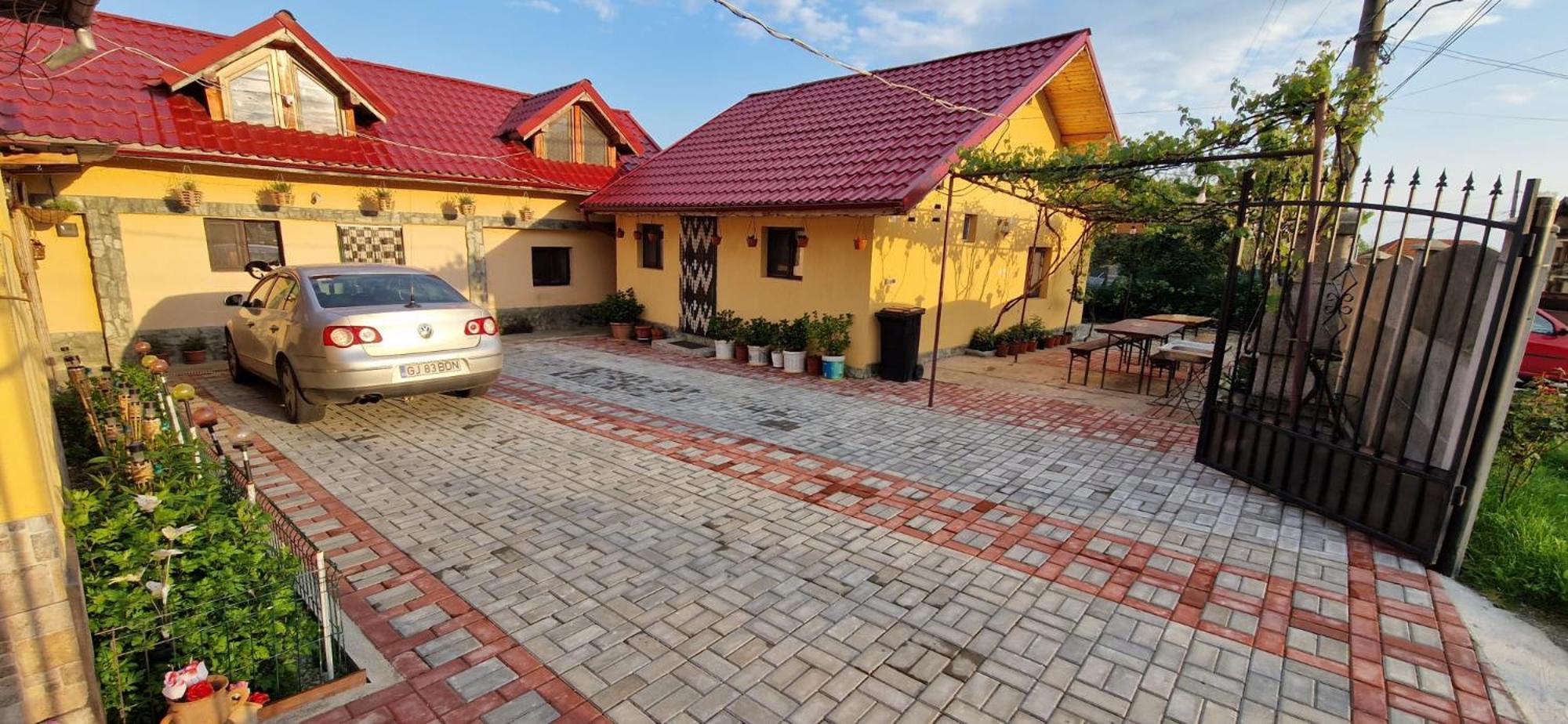 Casa Andreea Hotel Novaci-Străini Екстериор снимка