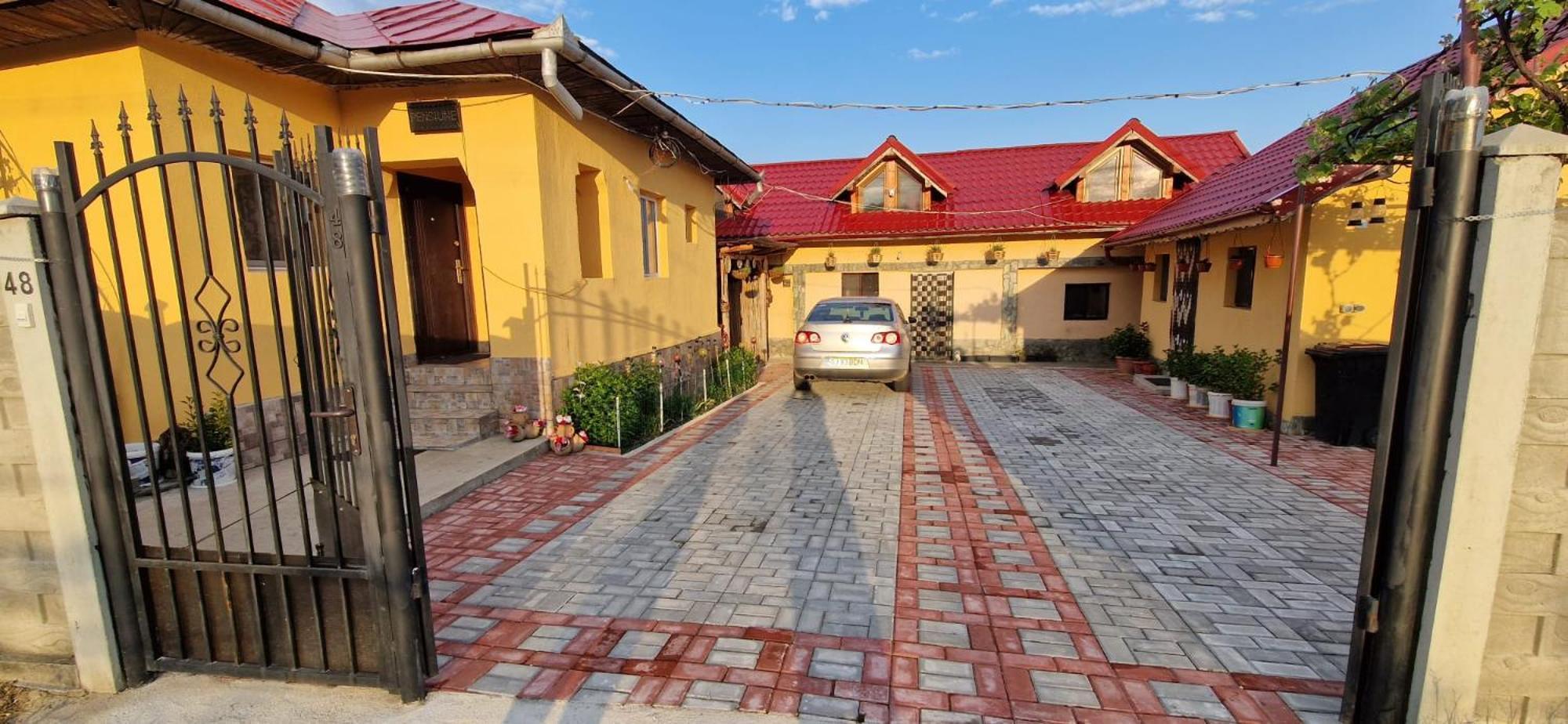 Casa Andreea Hotel Novaci-Străini Екстериор снимка