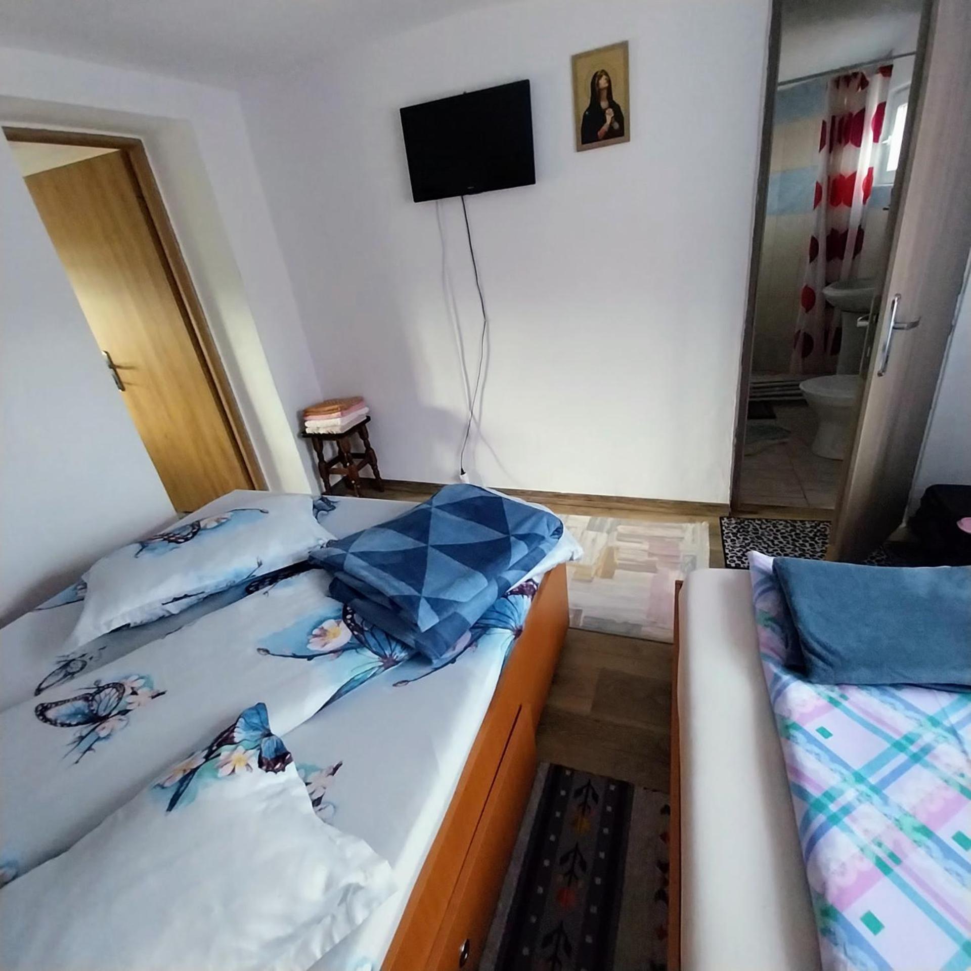 Casa Andreea Hotel Novaci-Străini Екстериор снимка