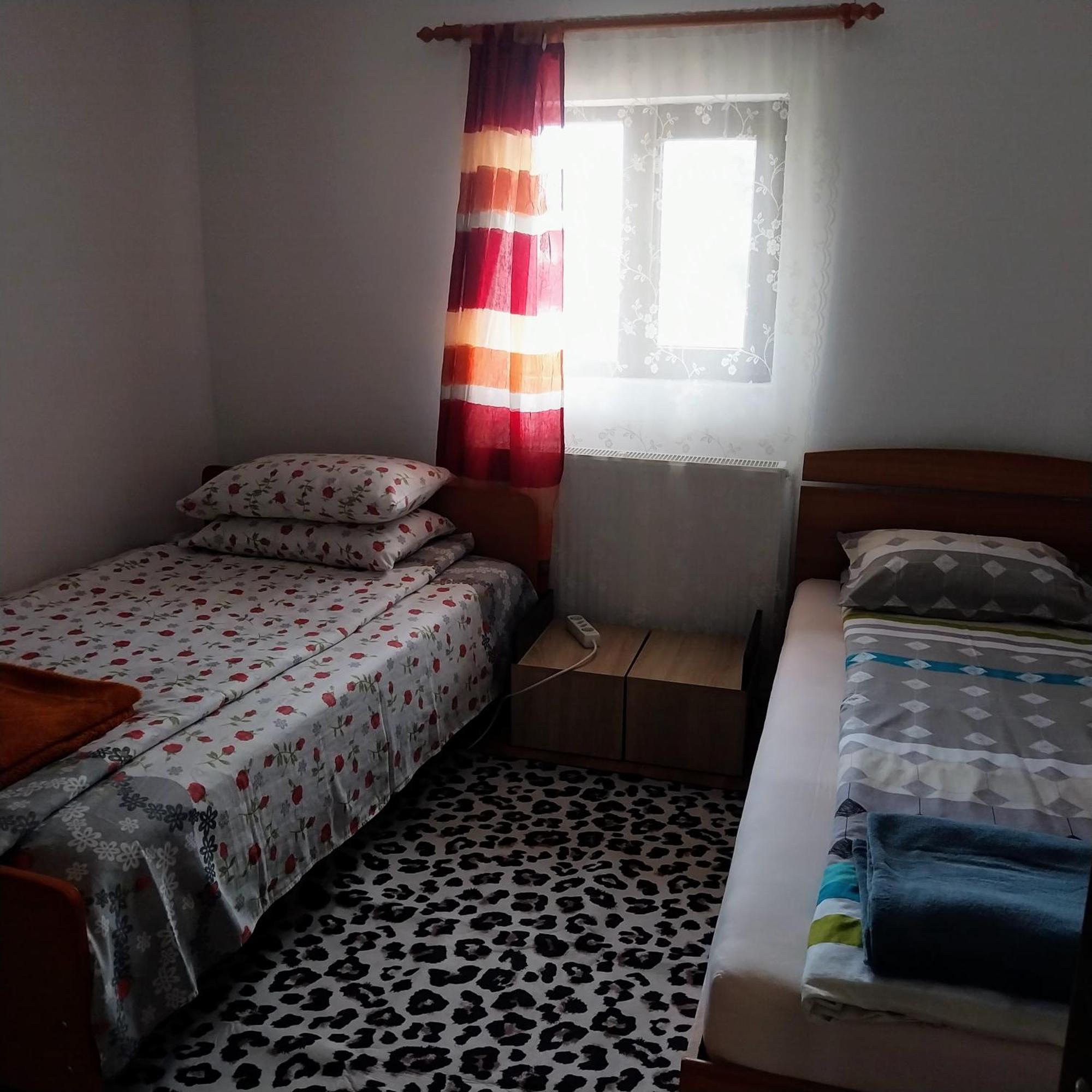 Casa Andreea Hotel Novaci-Străini Екстериор снимка