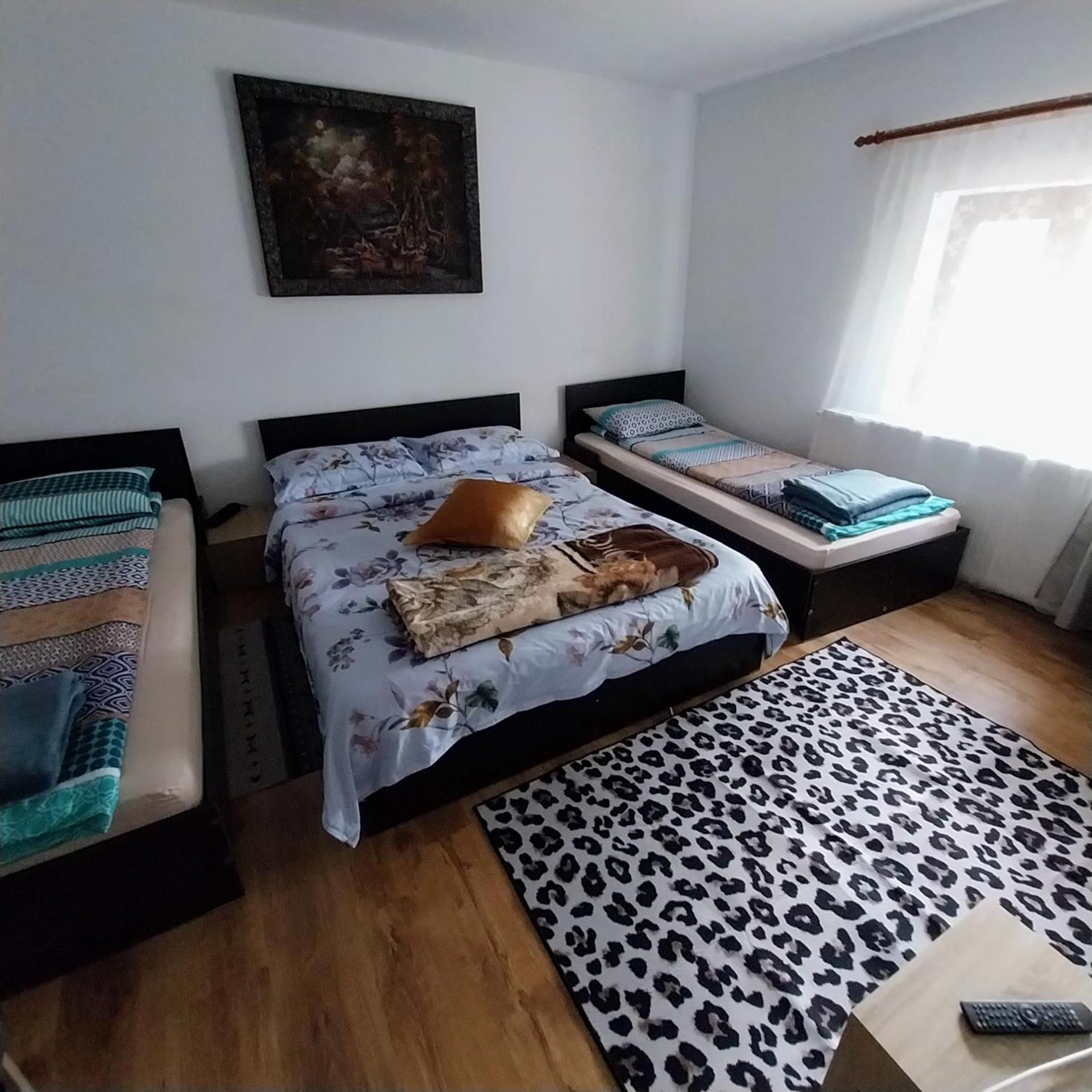 Casa Andreea Hotel Novaci-Străini Екстериор снимка