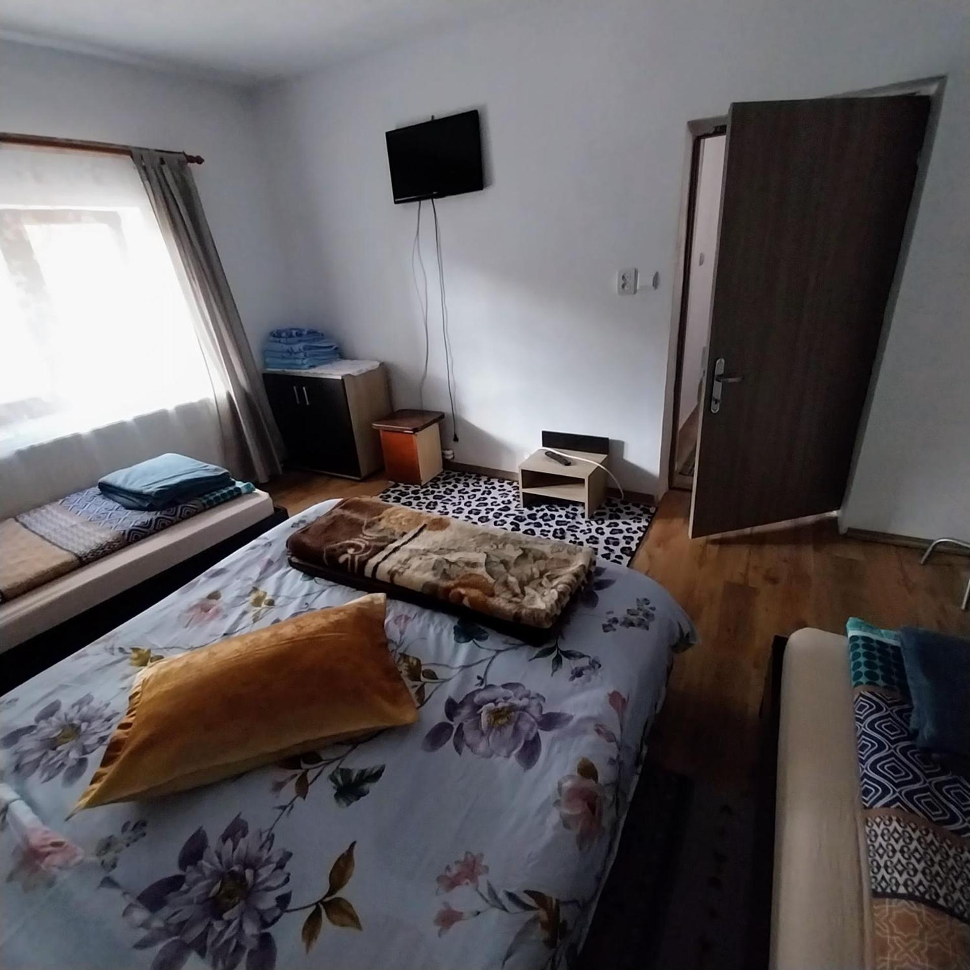 Casa Andreea Hotel Novaci-Străini Екстериор снимка