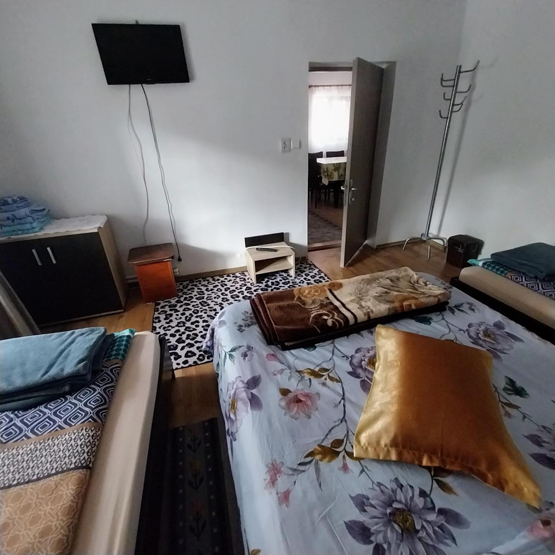 Casa Andreea Hotel Novaci-Străini Екстериор снимка