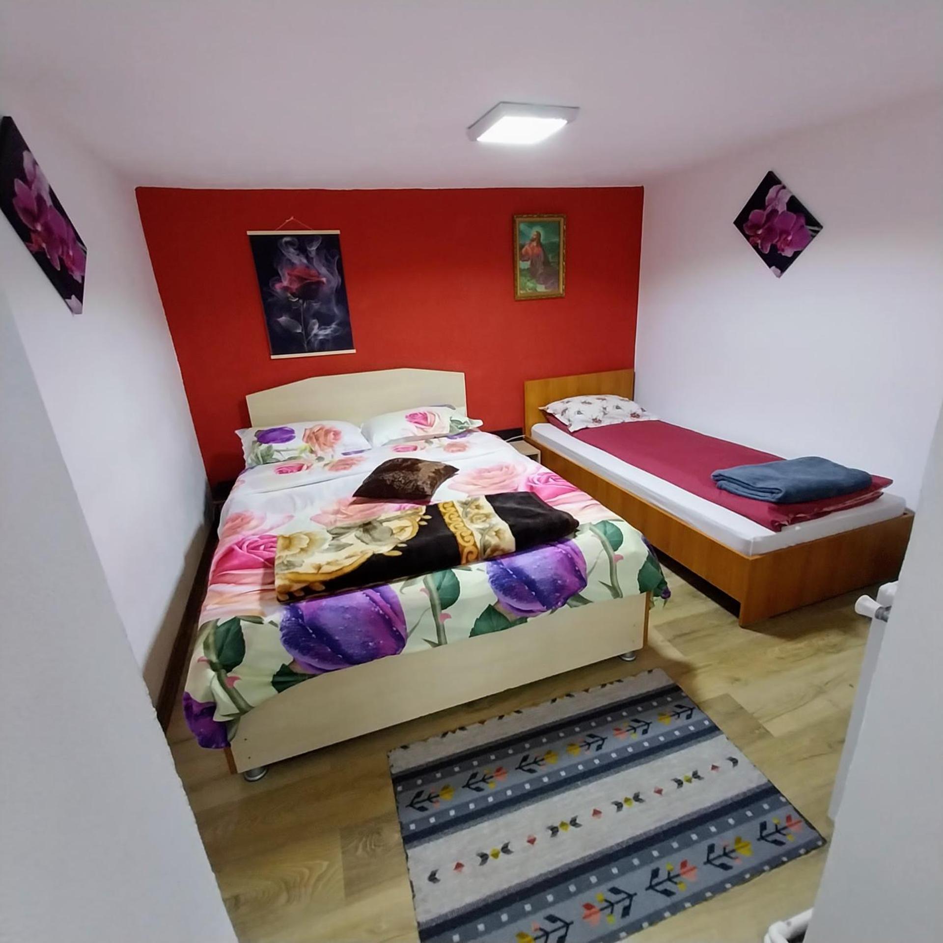 Casa Andreea Hotel Novaci-Străini Екстериор снимка